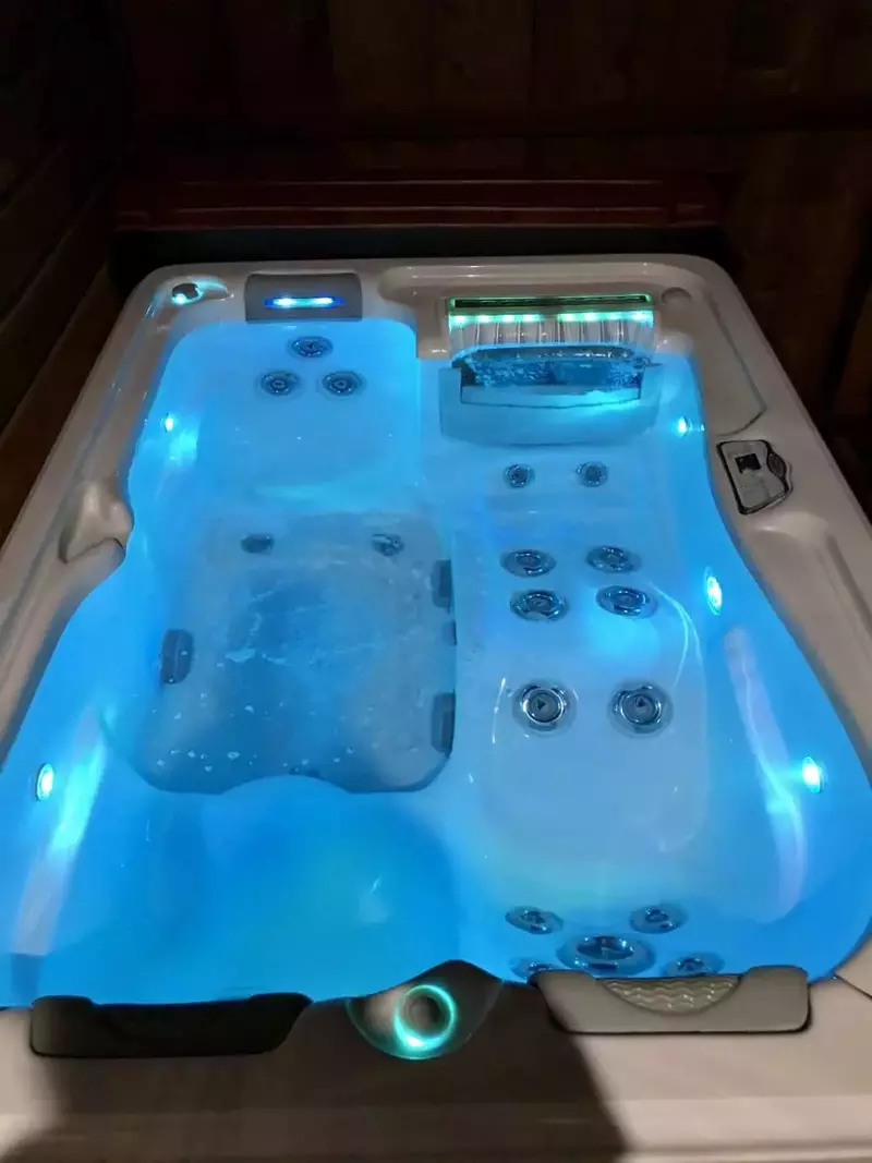 New Artesian HotTub. Powerful jets. Color changing LED