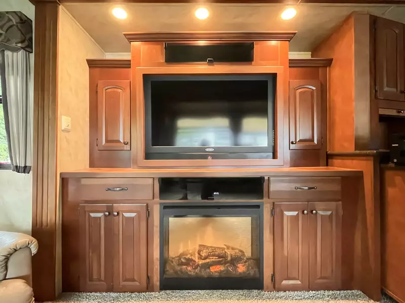 Fireplace & Entertainment