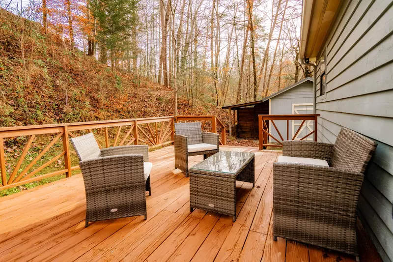 Charming Cottage w/Hot Tub!