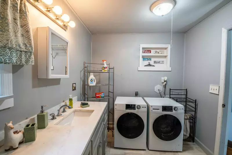 Master Bathroom/Laundry