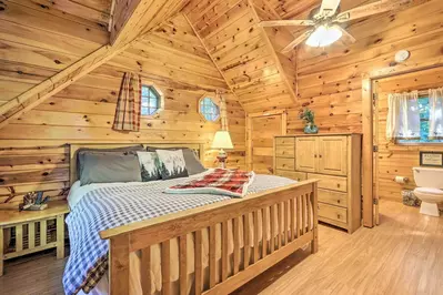 Cozy Mountain Cabin with Hot Tub by everything!