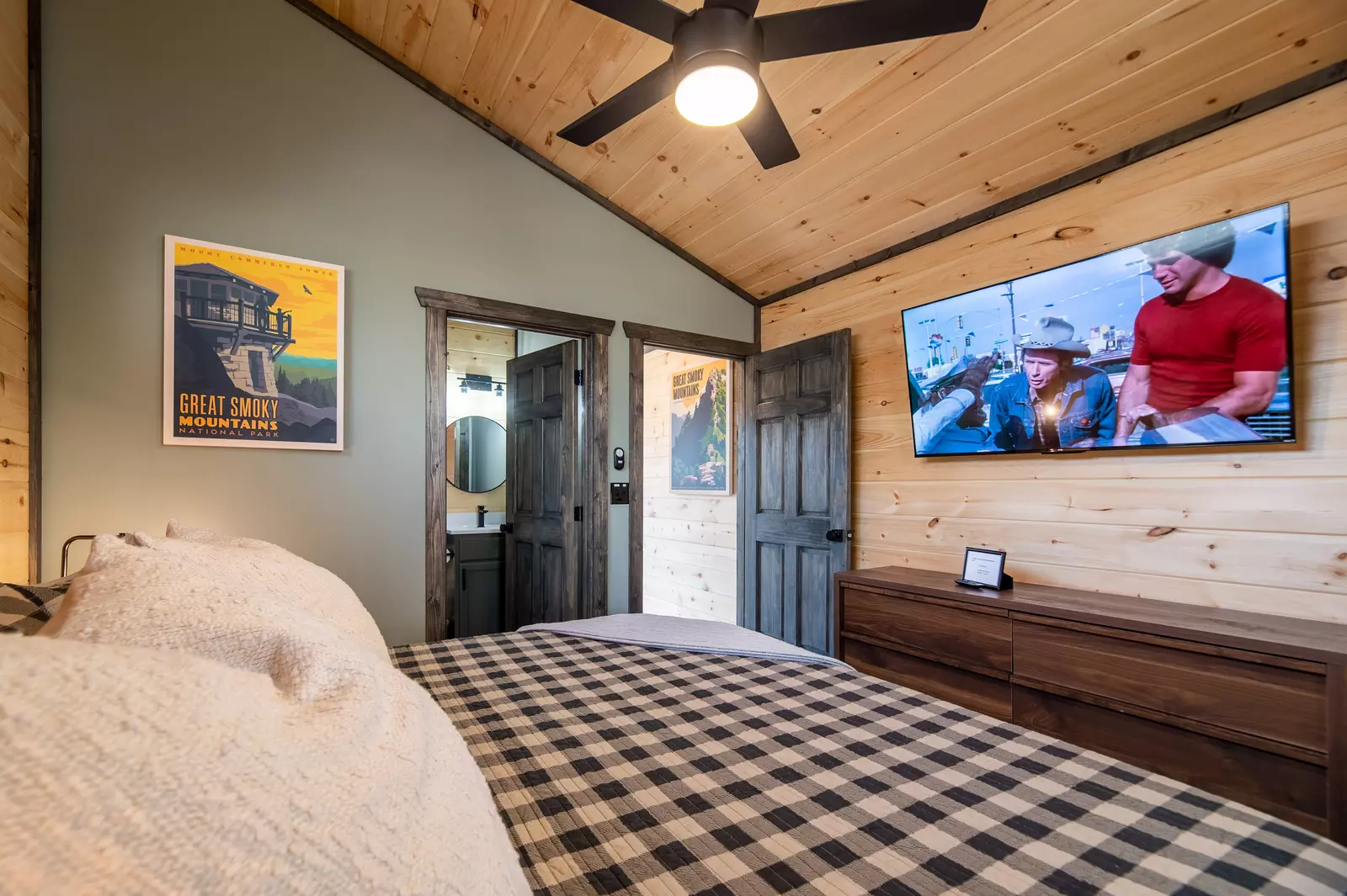 King Bed/Smart TV
