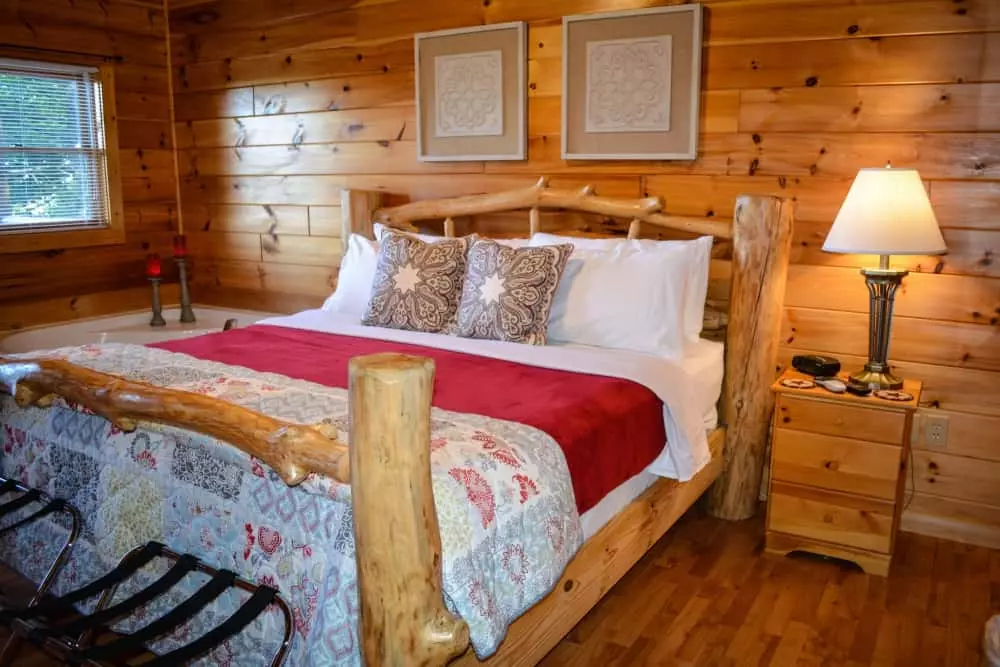 King lower bedroom suite w/jacuzzi & electric fireplace
