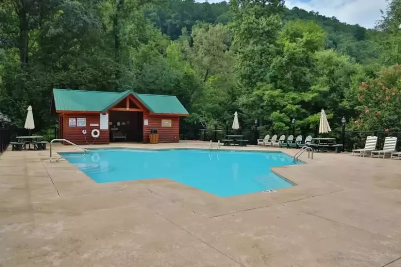 Whispering Creek Lodge