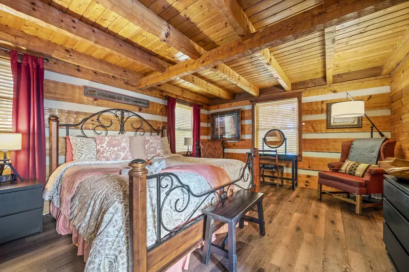 1st Master Bedroom - King
