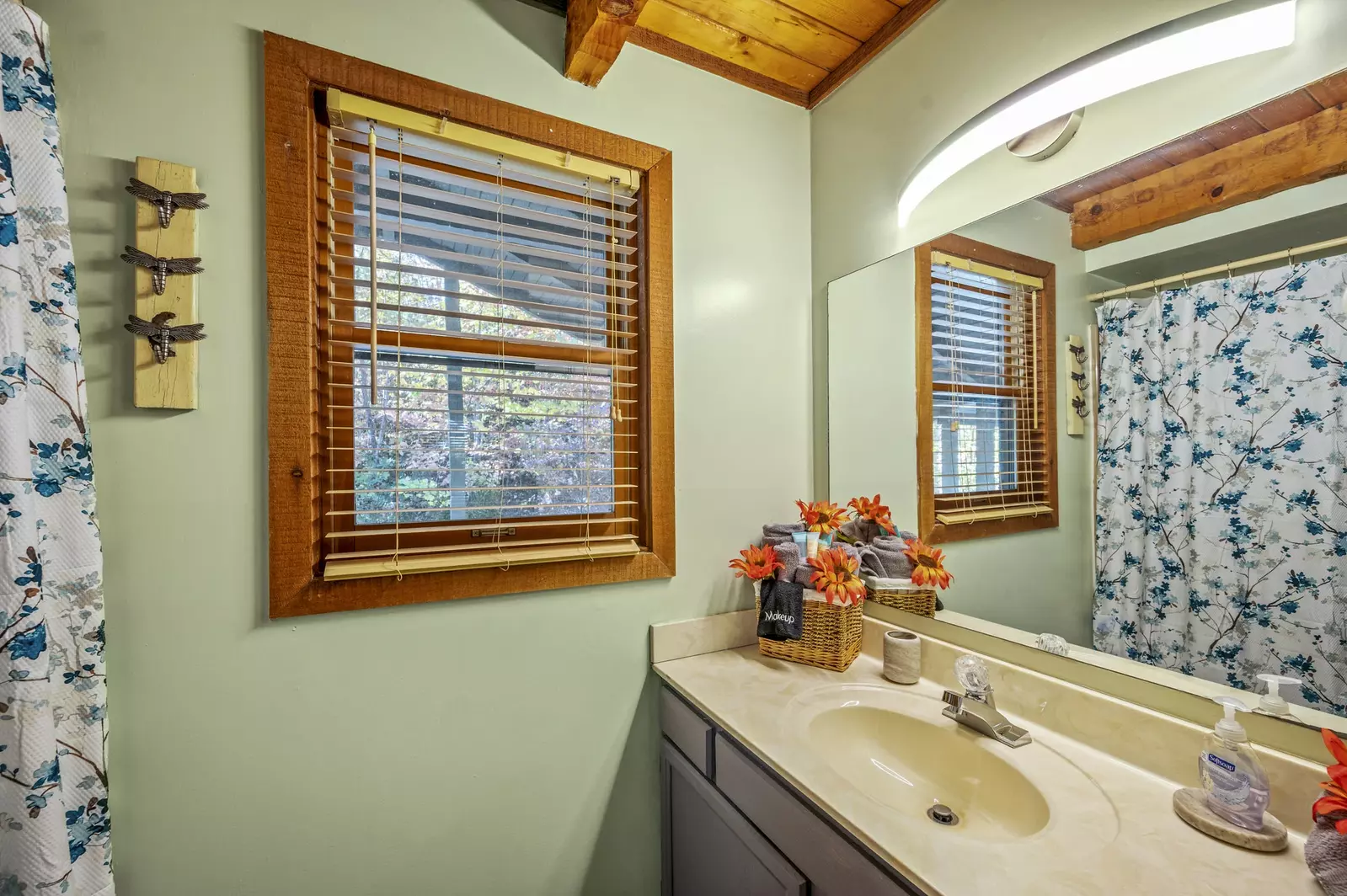 1st Master Bathroom - ensuite