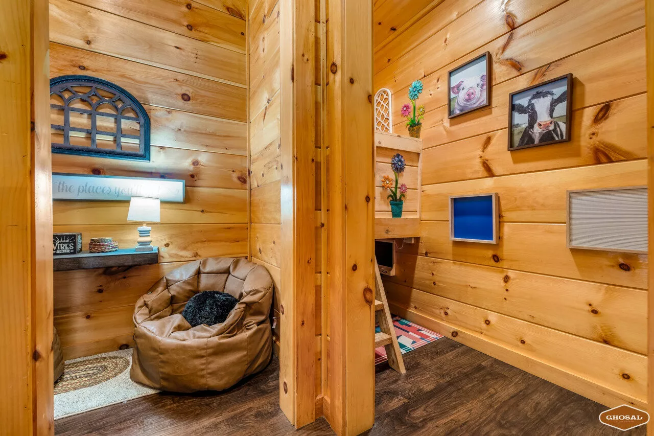 Whispering Pines Retreat By Ghosal Luxury Lodging