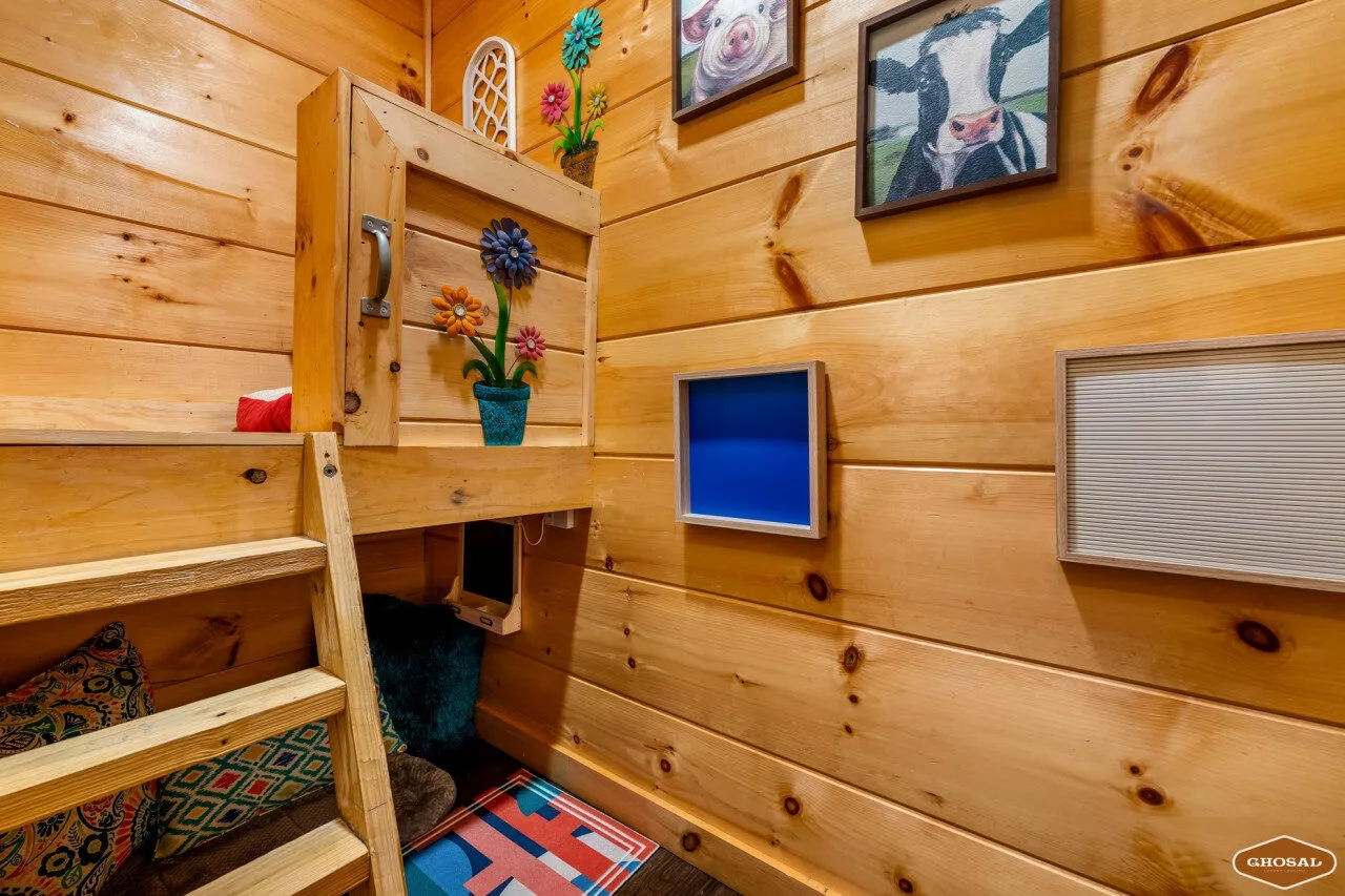 Whispering Pines Retreat By Ghosal Luxury Lodging