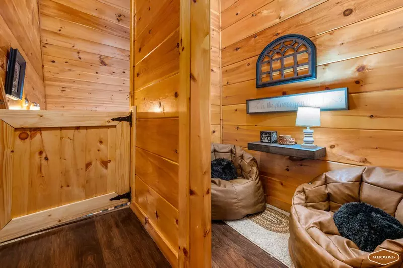 Whispering Pines Retreat By Ghosal Luxury Lodging