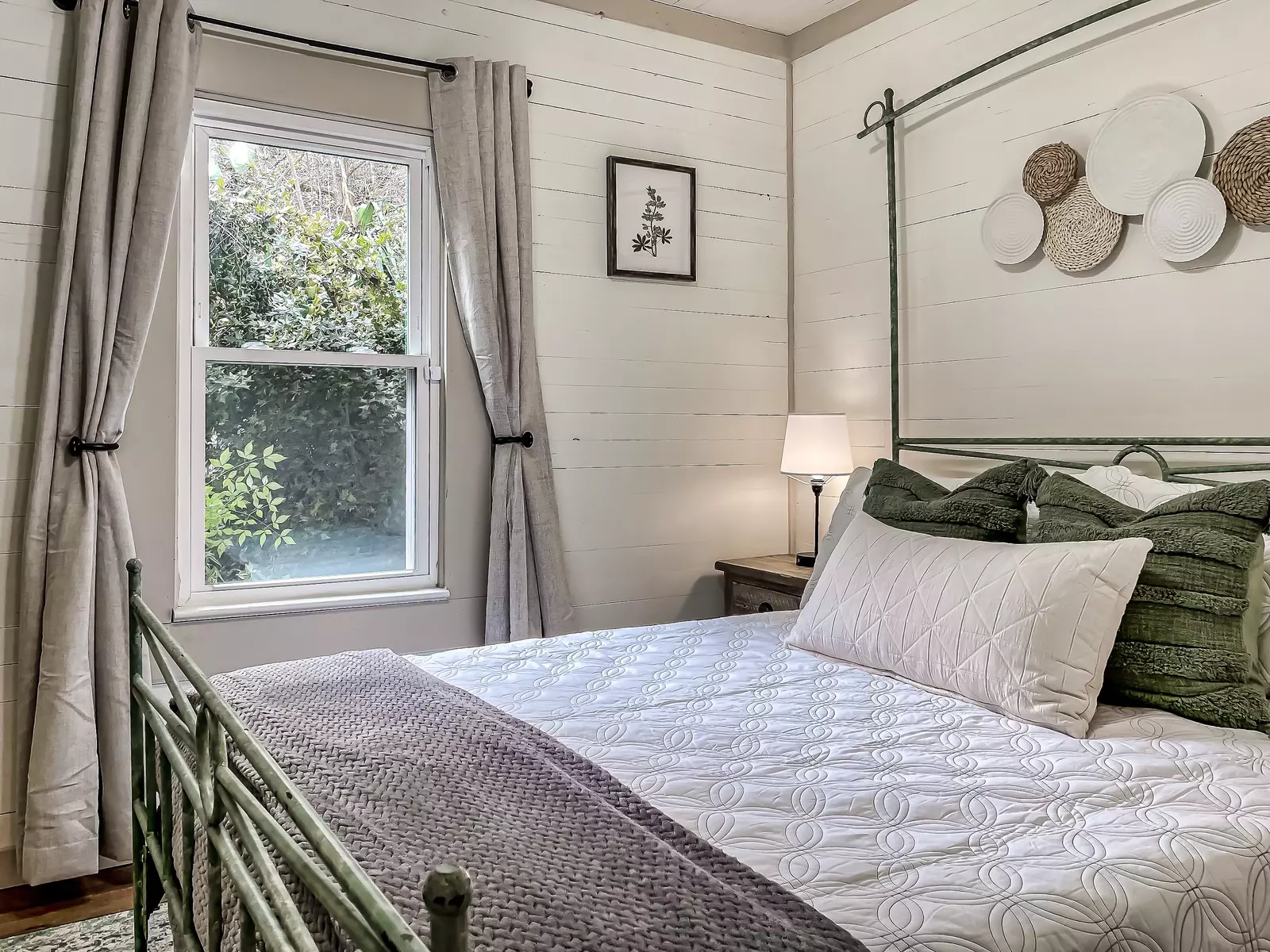 Guest bedroom with a queen size bed.