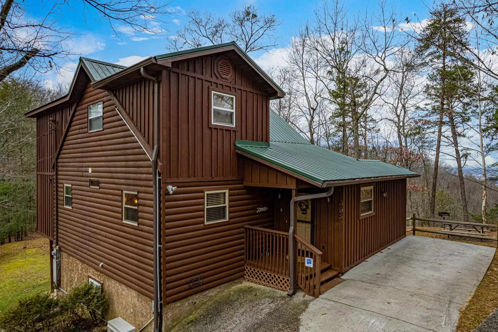 Level parking next to front door or lower lot