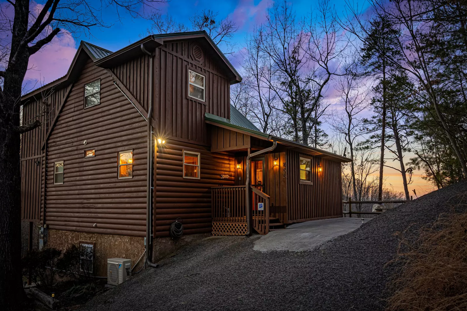 NEW-Prime Location, King Master Suite, Close 2 All!