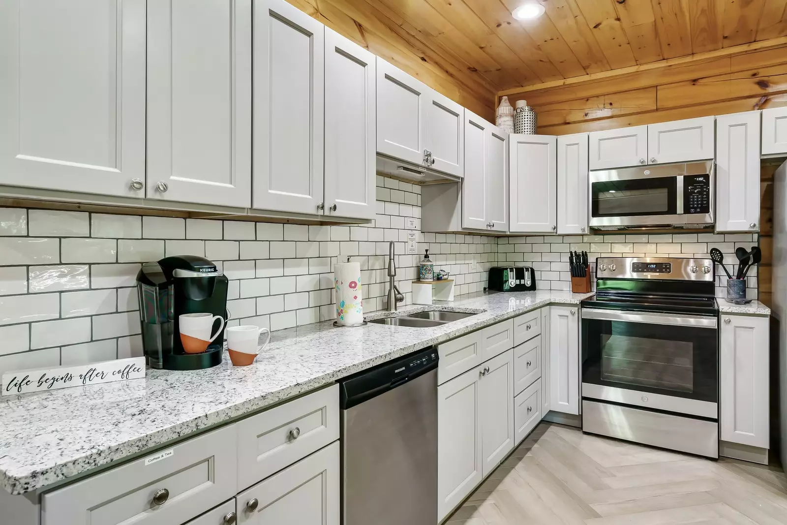 Stainless appliances throughout.