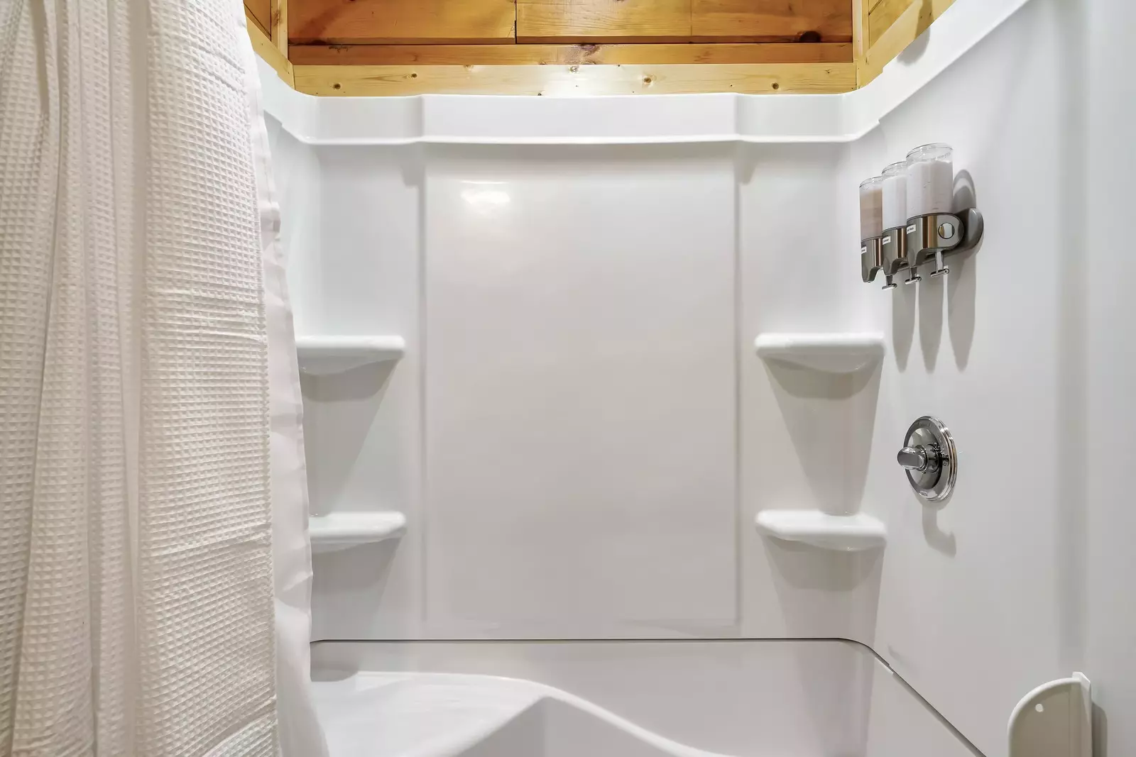 Main floor shower with shampoo, conditioner and body wash