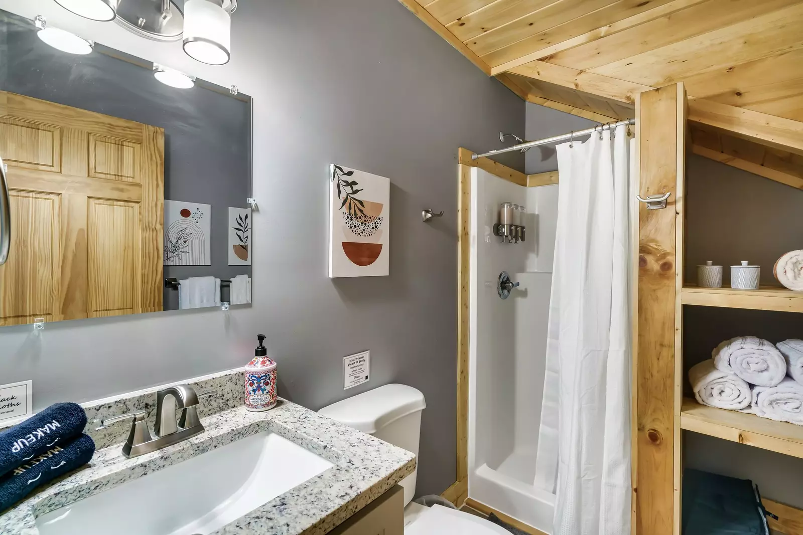 Upstairs bathroom with plenty of shelf space for your things.