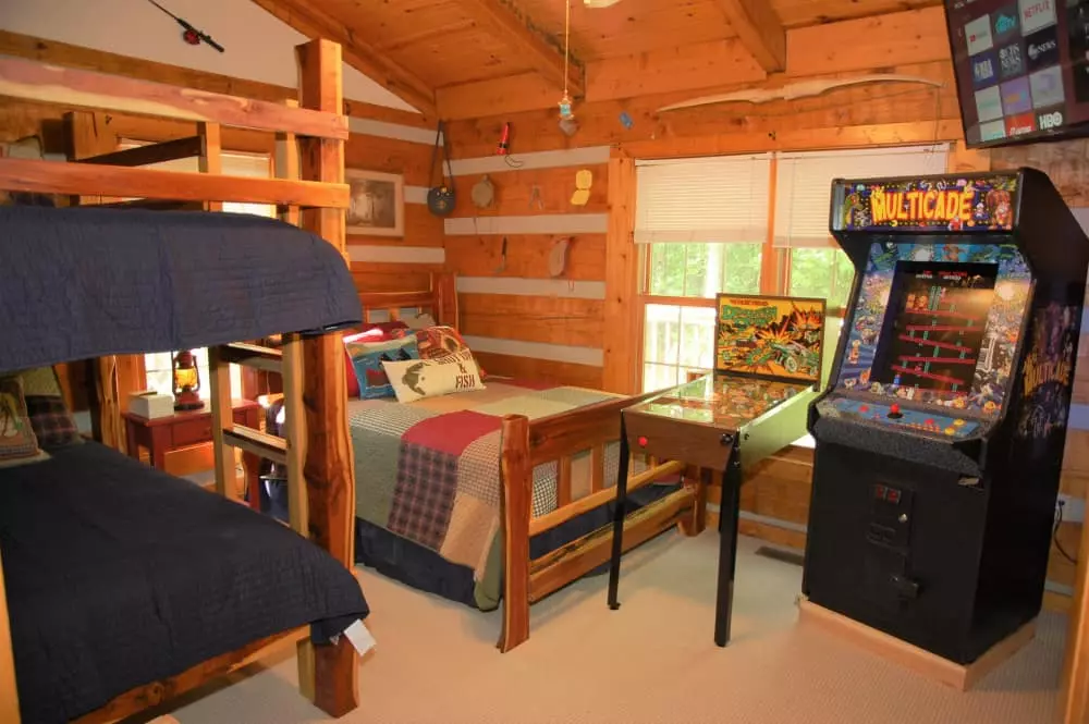 The Lodge with Twin Bunk and Full Bed