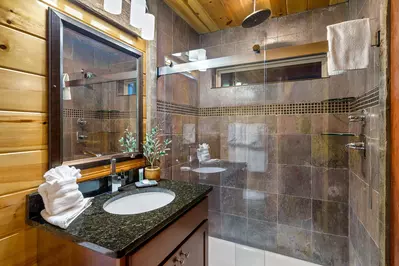 King Full Bathroom