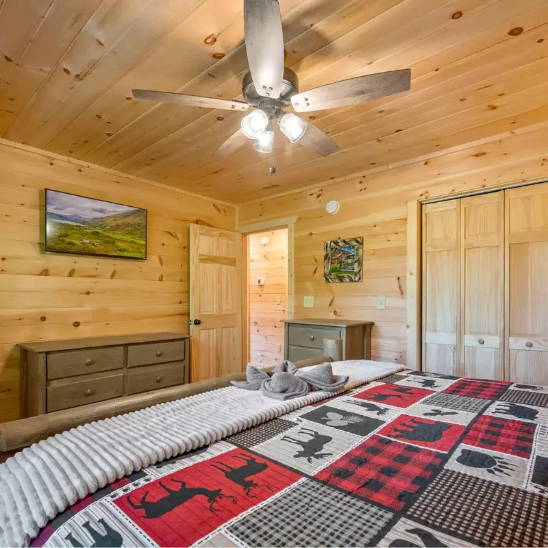 2nd Bedroom Upstairs, King Bed