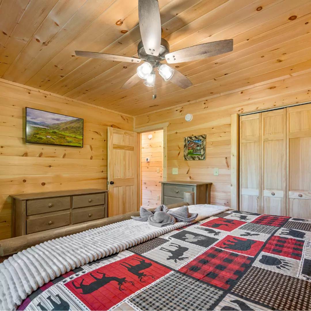 2nd Bedroom Upstairs, King Bed