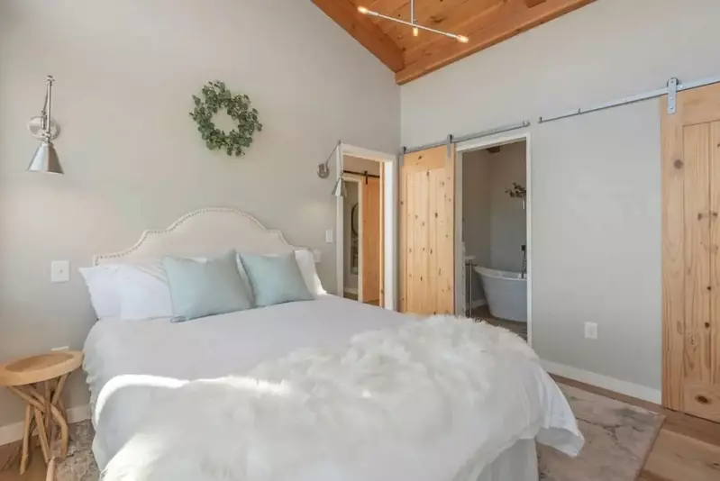 Modern Style + Best View in the Smokies w/ Hot Tub