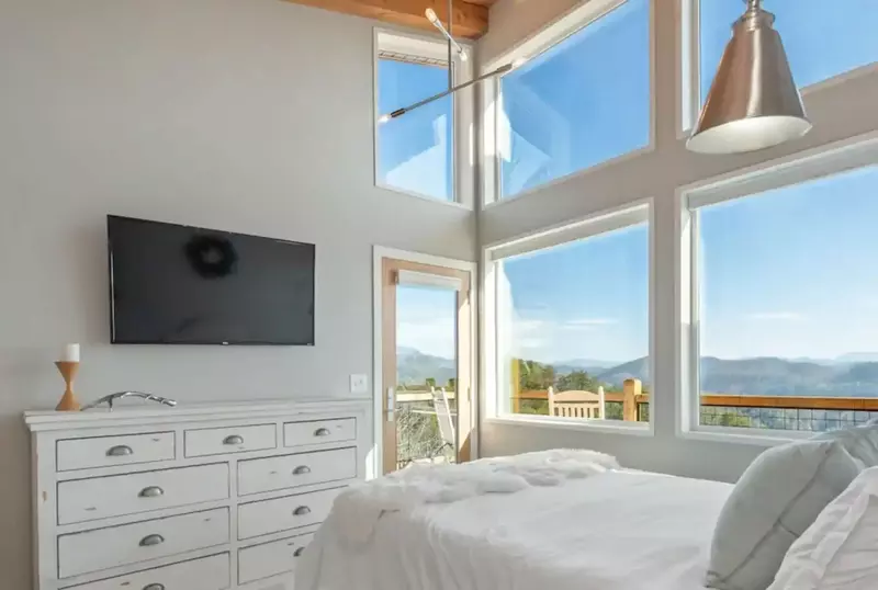 Modern Style + Best View in the Smokies w/ Hot Tub