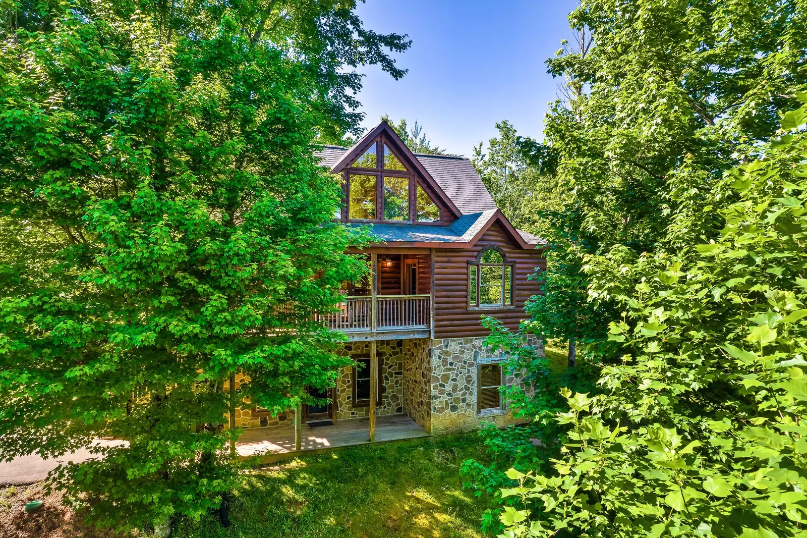 Imagine yourself enjoying the seclusion of Ridge Top Adventure Cabin!
