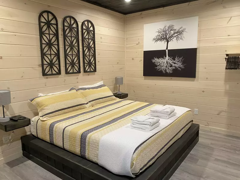 The 2nd King suite has a 55" TV and full ensuite bathroom!