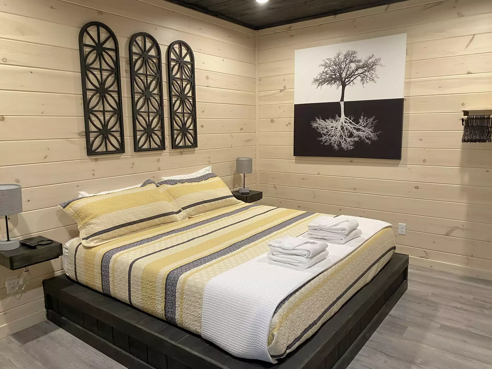 The 2nd King suite has a 55" TV and full ensuite bathroom!