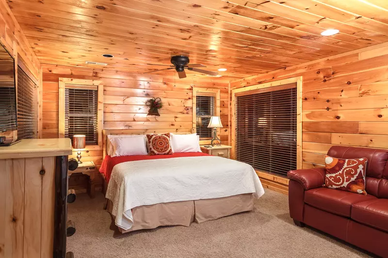 upstairs king bedroom