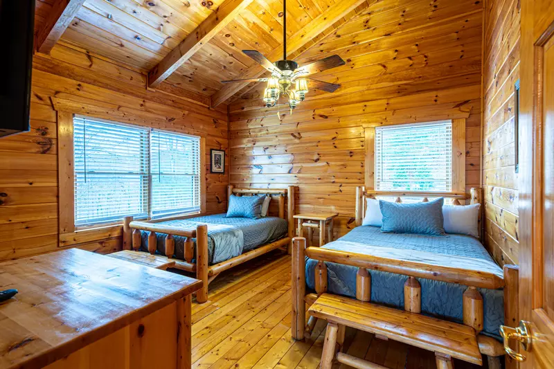 Bedroom 3 - upper level - 2 full beds