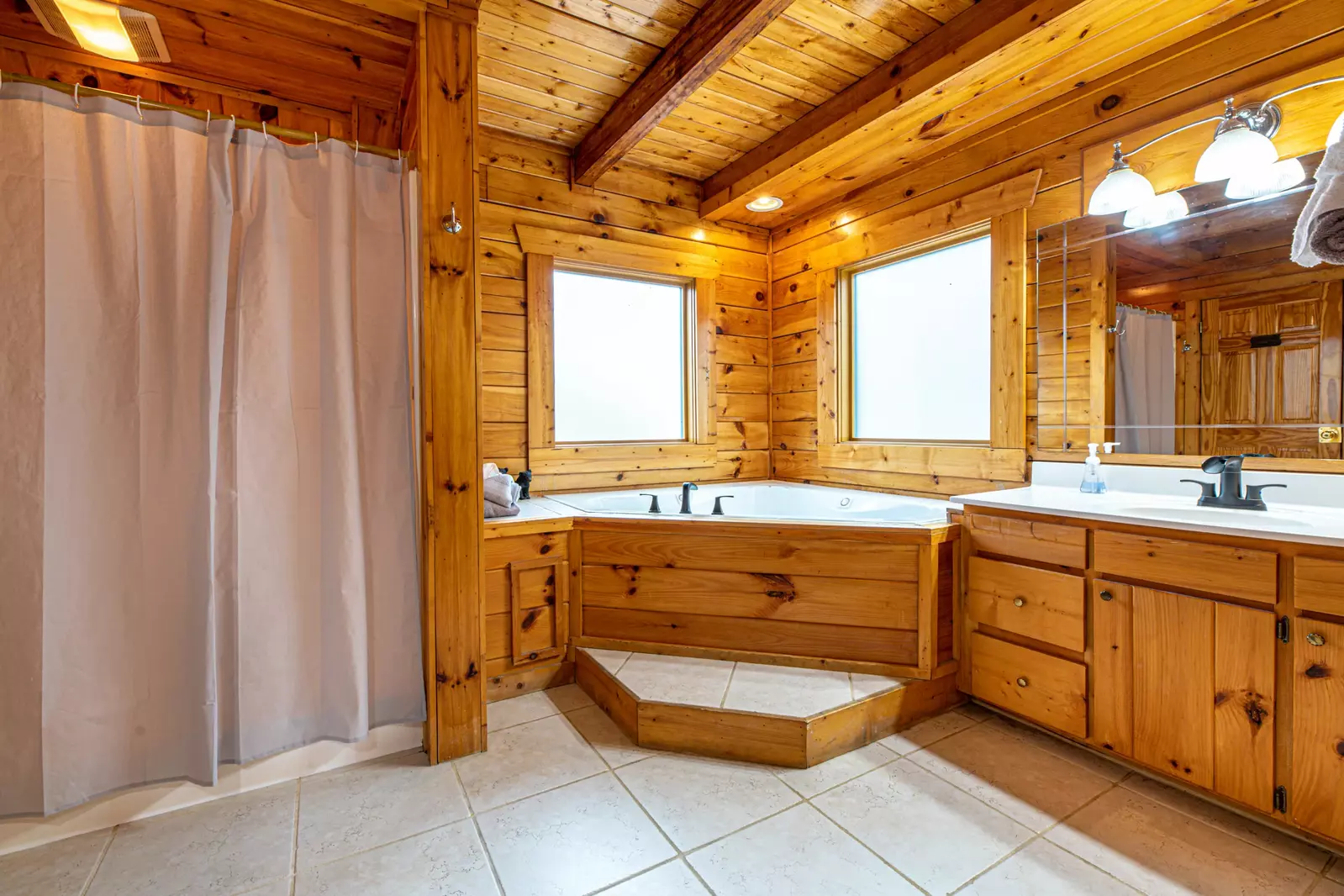 Full Bathroom #2 - ensuite to Bedroom #1