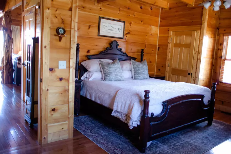 Peaks and Pines Lodge