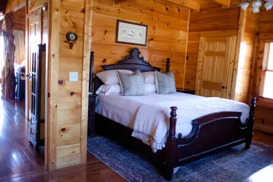 Peaks and Pines Lodge