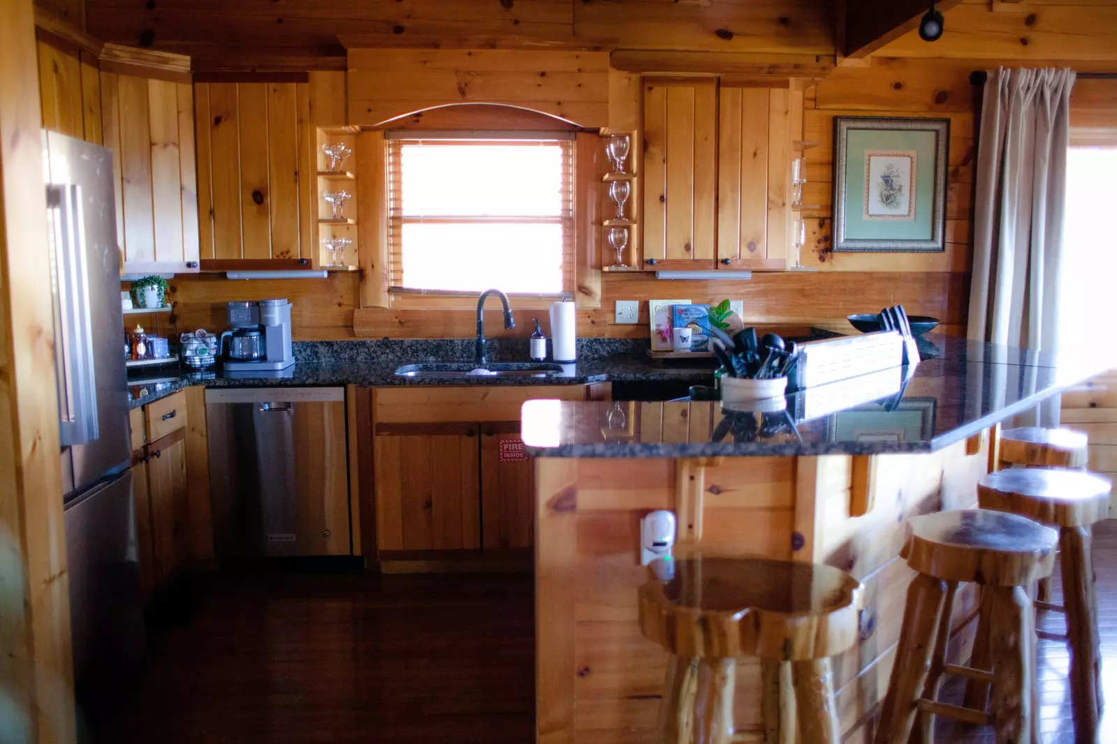Peaks and Pines Lodge