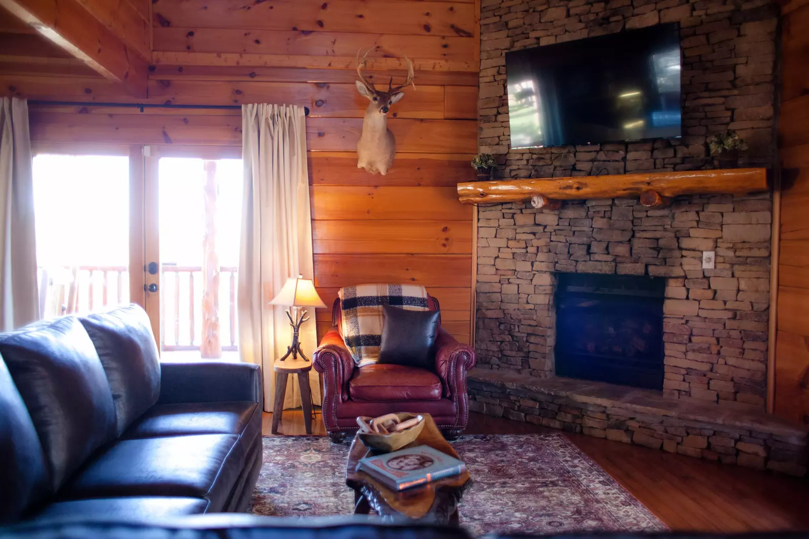 Peaks and Pines Lodge