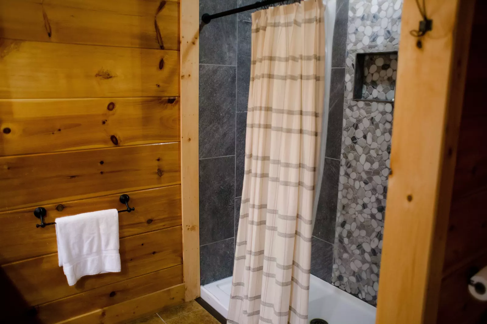 Peaks and Pines Lodge