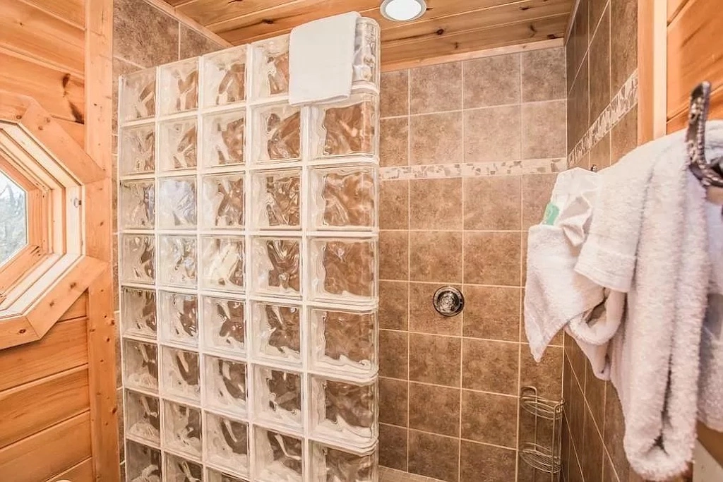  Beautiful American Craftsmanship. 2 Bed/ 2 Bath upstairs