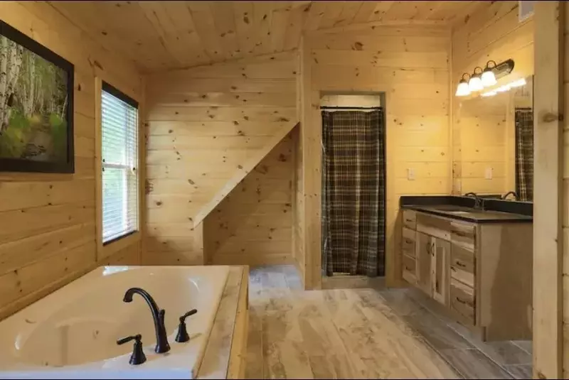 Tennessee Oasis Pool Cabin