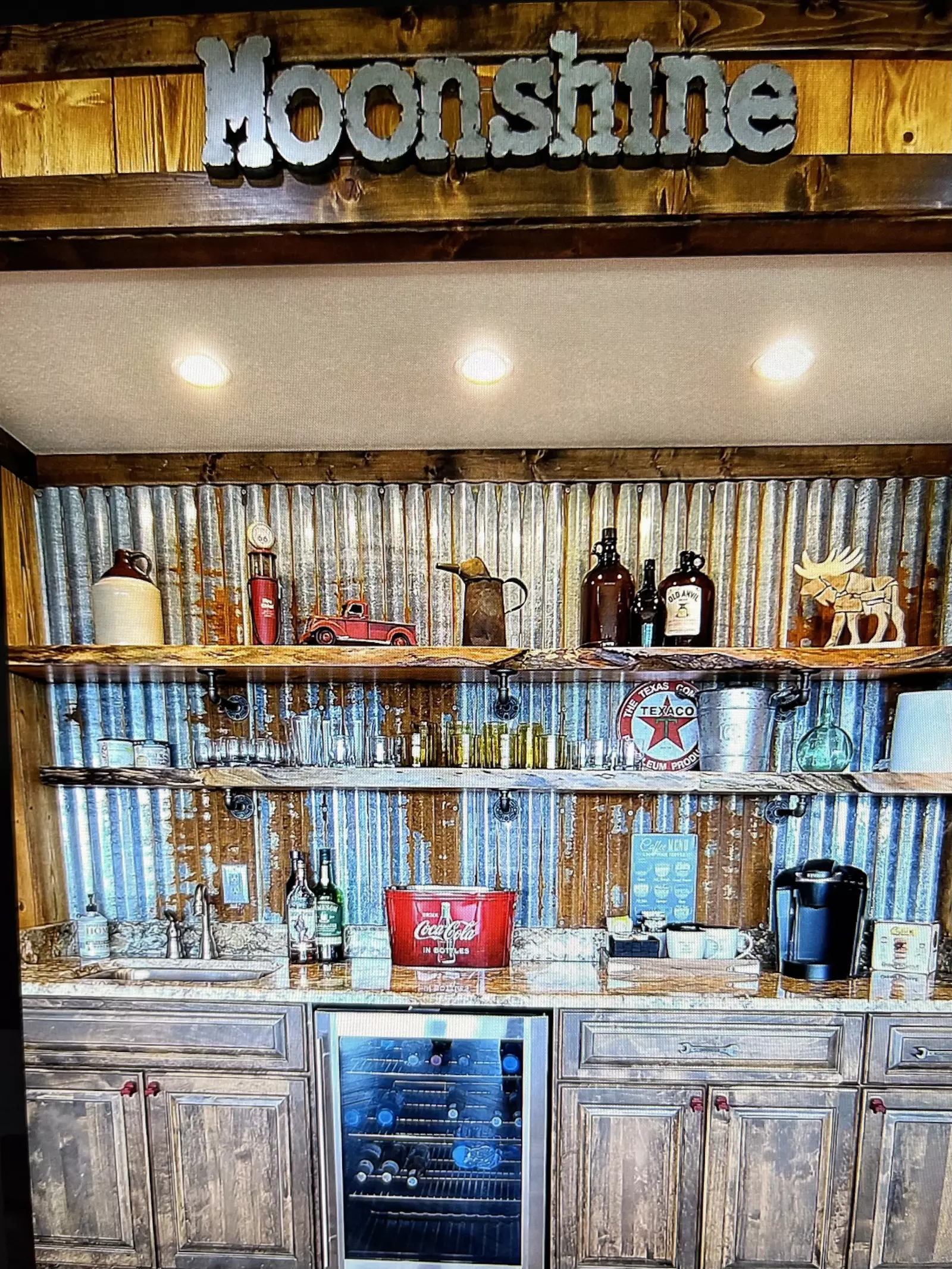 Moonshine Bar 