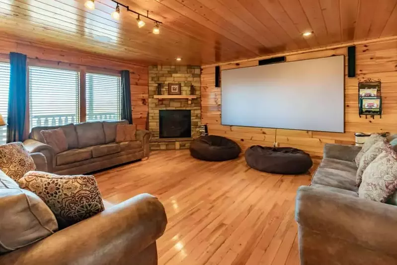 Rocky Mountain Mansion with VIEWS! 8BR, Hot Tubs, Pool