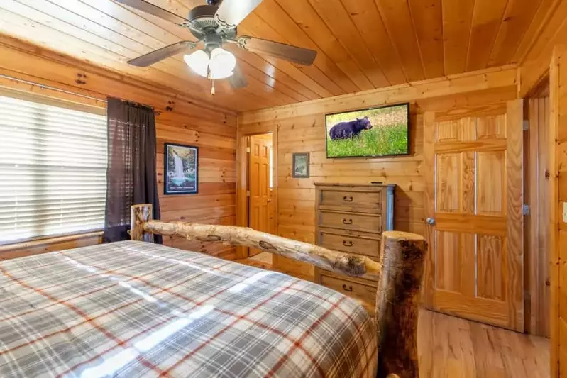 Rocky Mountain Mansion with VIEWS! 8BR, Hot Tubs, Pool