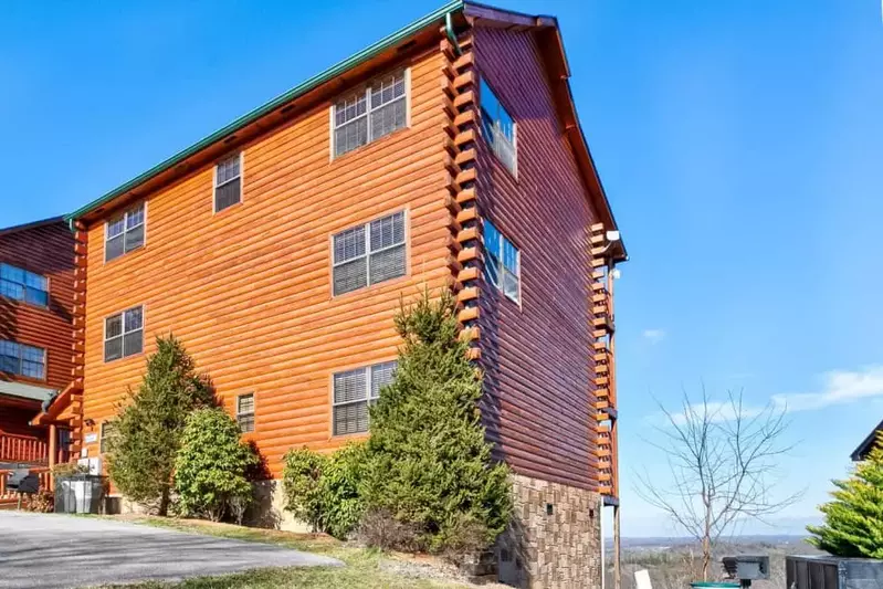 Rocky Mountain Mansion with VIEWS! 8BR, Hot Tubs, Pool