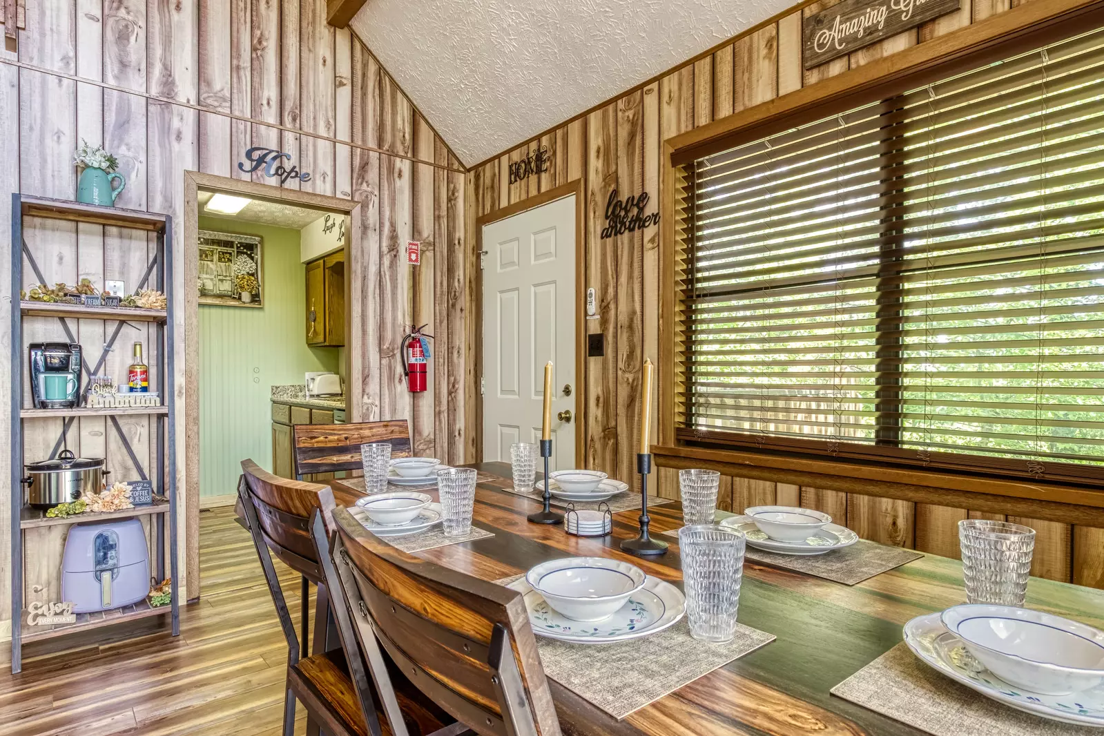 Heavenly Gaze dining room and kitchen