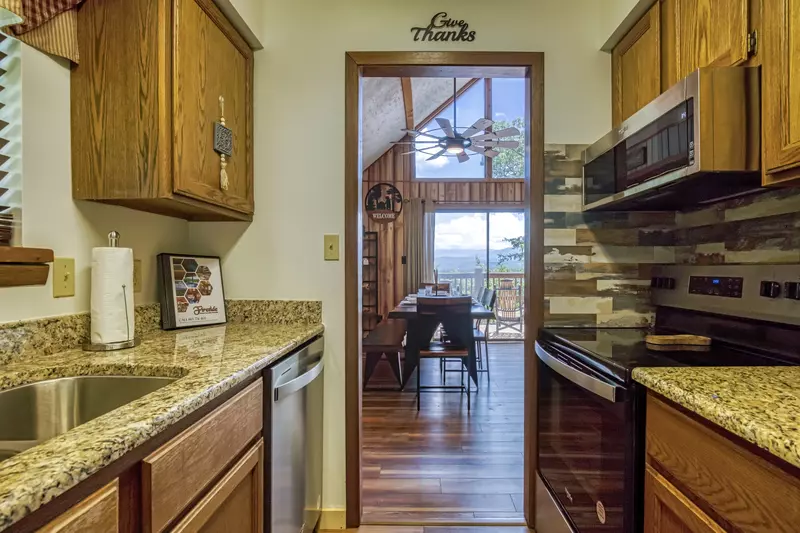 Heavenly Gaze kitchen and dining room
