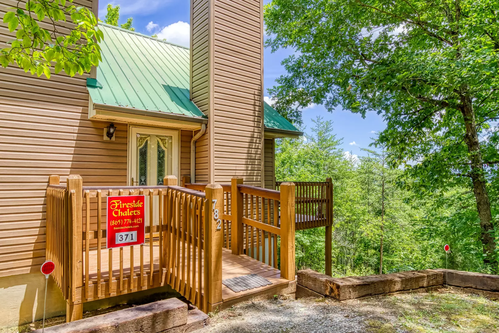 Heavenly Gaze entry deck and parking area