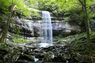 rainbow falls is one of the top smoky mountain hiking trails