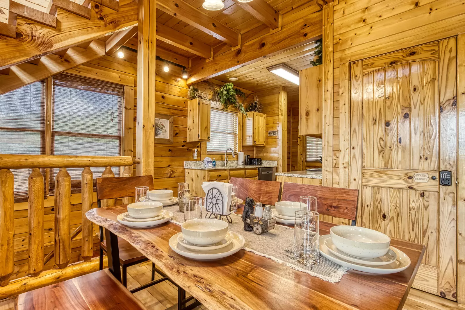 Awesome Views dining area and fully furnished kitchen