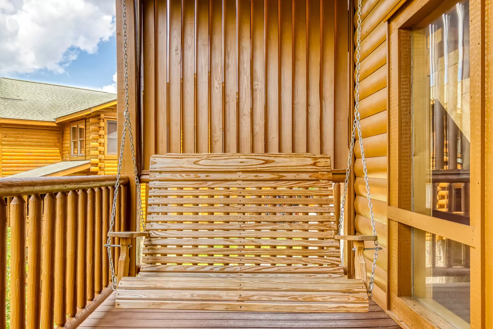 Awesome Views lower level deck with swing