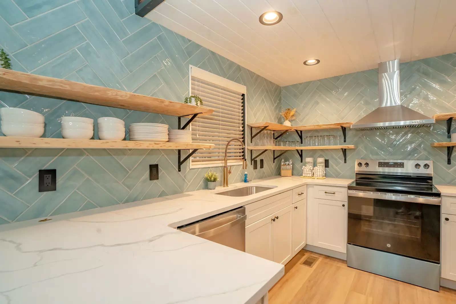 Mountaintop Island Views