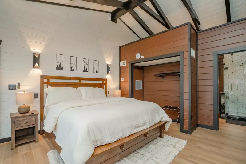 Mountaintop Island Views